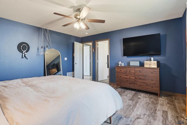 3300 ENFIELD LOOP RD, Rapid City, SD 57701