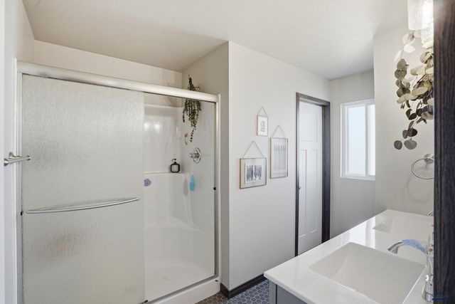3300 ENFIELD LOOP RD, Rapid City, SD 57701