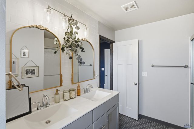 3300 ENFIELD LOOP RD, Rapid City, SD 57701