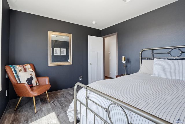 3300 ENFIELD LOOP RD, Rapid City, SD 57701