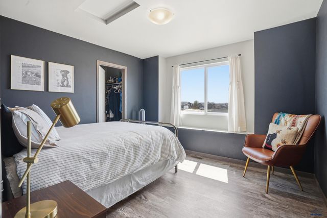 3300 ENFIELD LOOP RD, Rapid City, SD 57701