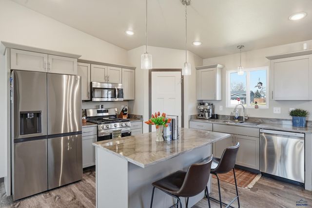 3300 ENFIELD LOOP RD, Rapid City, SD 57701
