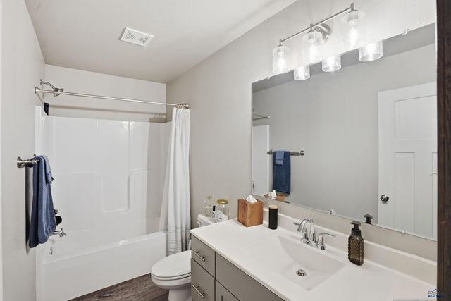 3300 ENFIELD LOOP RD, Rapid City, SD 57701