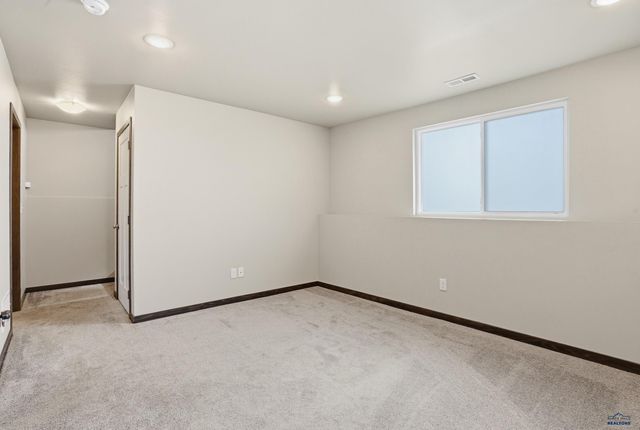 3300 ENFIELD LOOP RD, Rapid City, SD 57701