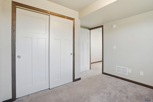 3300 ENFIELD LOOP RD, Rapid City, SD 57701
