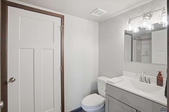 3300 ENFIELD LOOP RD, Rapid City, SD 57701