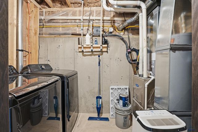 3300 ENFIELD LOOP RD, Rapid City, SD 57701