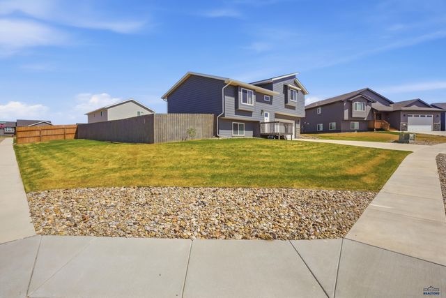 3300 ENFIELD LOOP RD, Rapid City, SD 57701