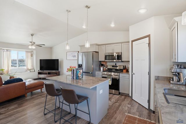3300 ENFIELD LOOP RD, Rapid City, SD 57701