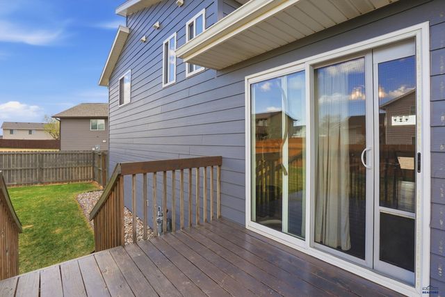3300 ENFIELD LOOP RD, Rapid City, SD 57701
