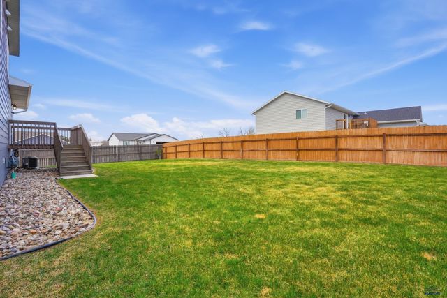 3300 ENFIELD LOOP RD, Rapid City, SD 57701