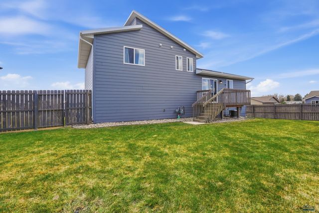 3300 ENFIELD LOOP RD, Rapid City, SD 57701
