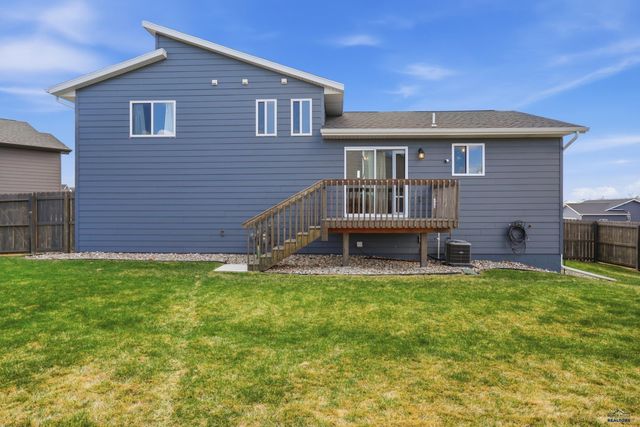 3300 ENFIELD LOOP RD, Rapid City, SD 57701