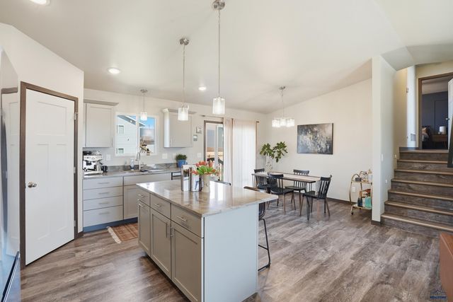 3300 ENFIELD LOOP RD, Rapid City, SD 57701