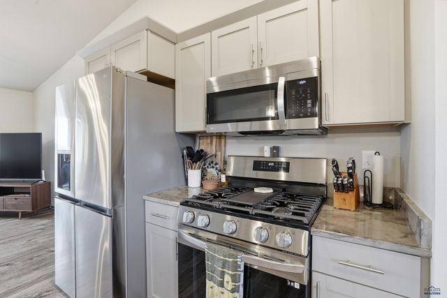 3300 ENFIELD LOOP RD, Rapid City, SD 57701