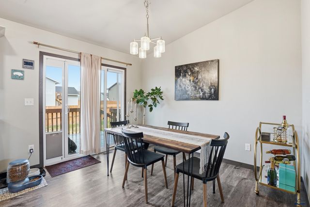 3300 ENFIELD LOOP RD, Rapid City, SD 57701