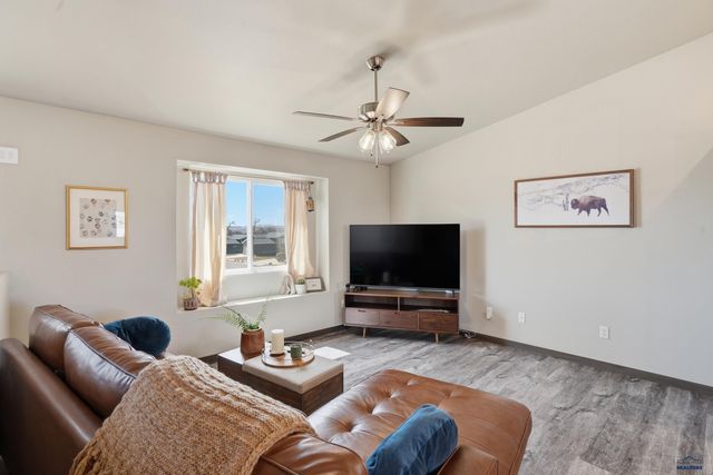 3300 ENFIELD LOOP RD, Rapid City, SD 57701