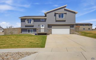 3300 ENFIELD LOOP RD, Rapid City, SD 57701