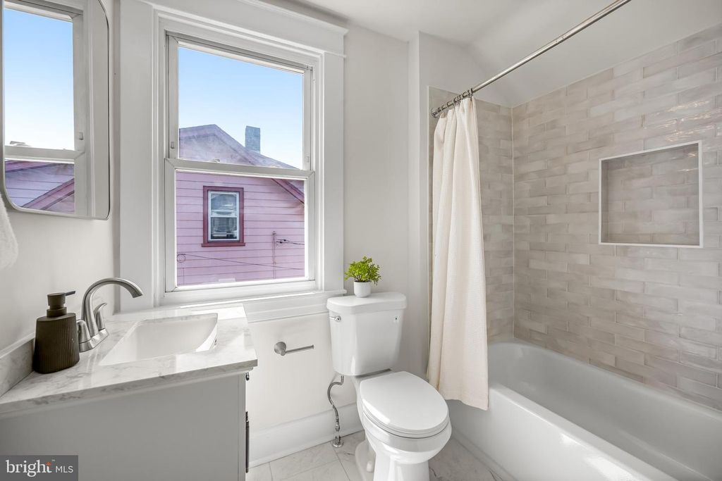 Image 26 of property listing at 4409 WILKENS AVE, Baltimore, MD 21229