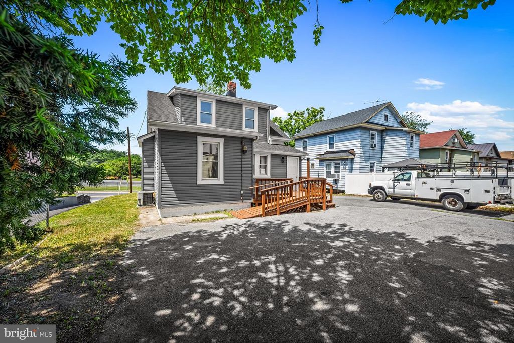 Image 35 of property listing at 4409 WILKENS AVE, Baltimore, MD 21229