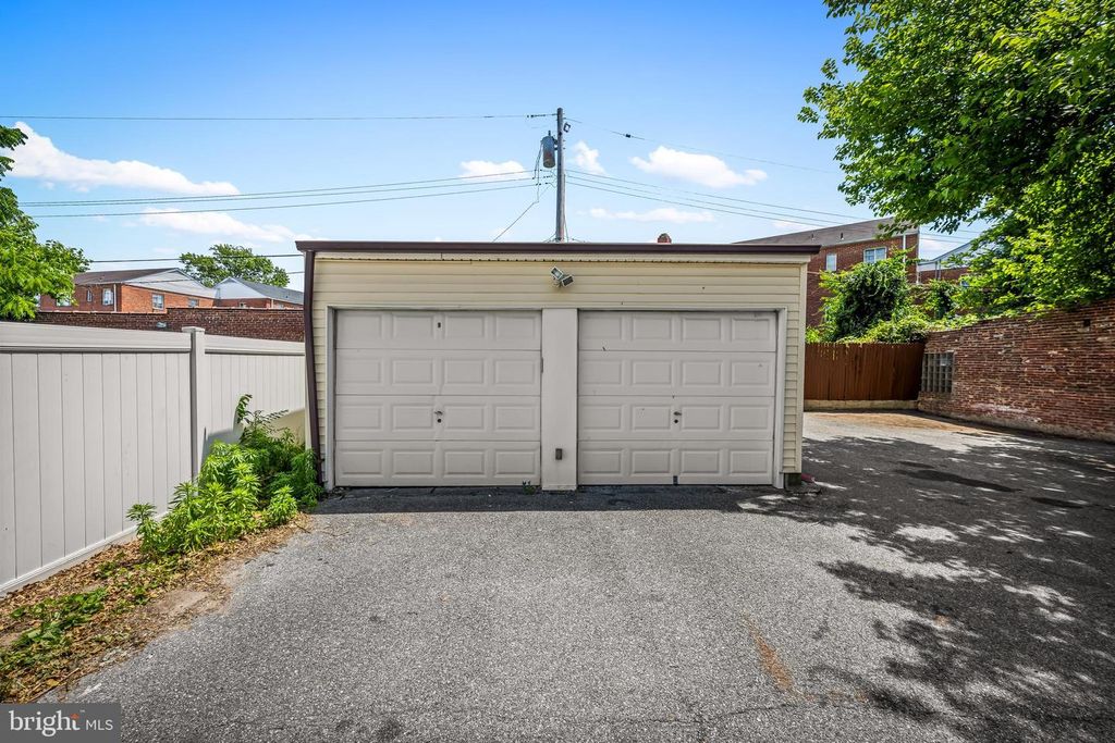 Image 39 of property listing at 4409 WILKENS AVE, Baltimore, MD 21229