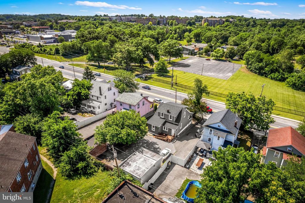 Image 43 of property listing at 4409 WILKENS AVE, Baltimore, MD 21229