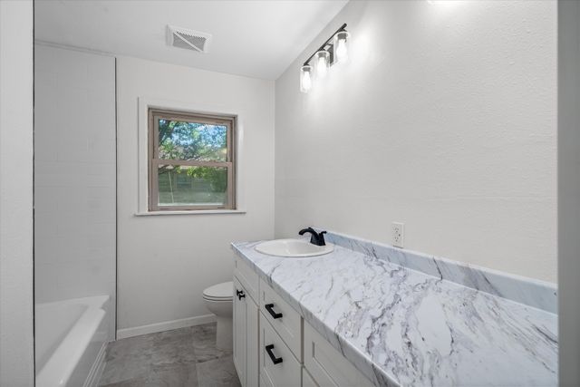 252 E Main Street, Van, TX 75790