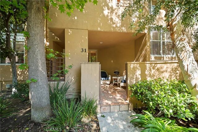 18730 Hatteras 31, Tarzana, CA 91356
