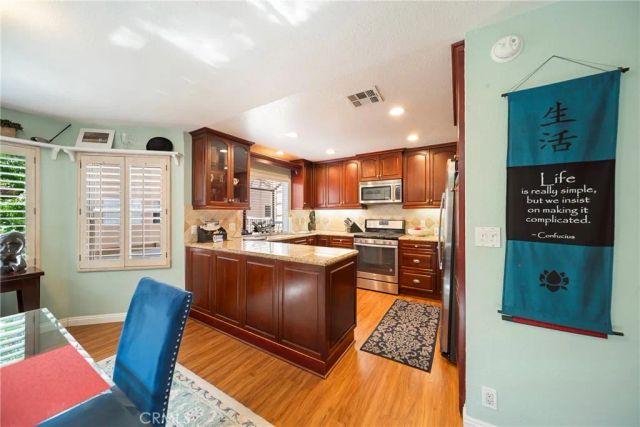 18730 Hatteras 31, Tarzana, CA 91356