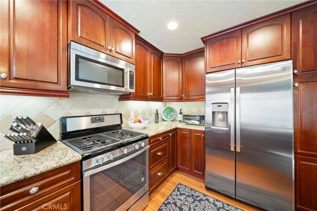18730 Hatteras 31, Tarzana, CA 91356
