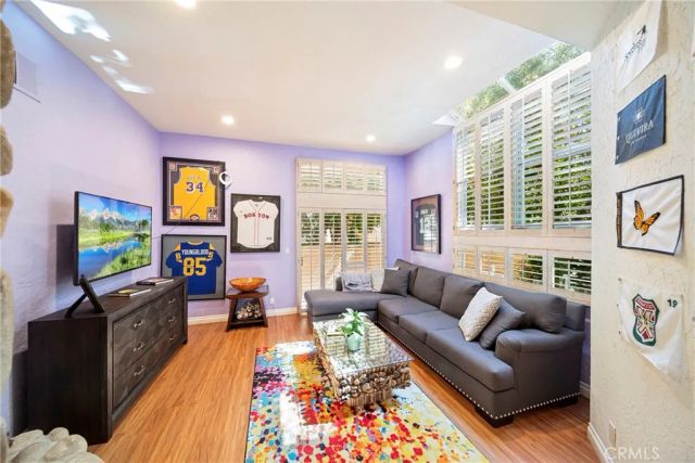 18730 Hatteras 31, Tarzana, CA 91356