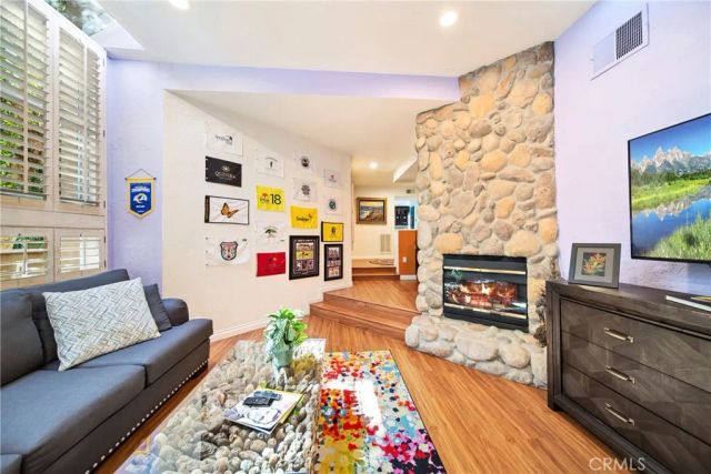 18730 Hatteras 31, Tarzana, CA 91356