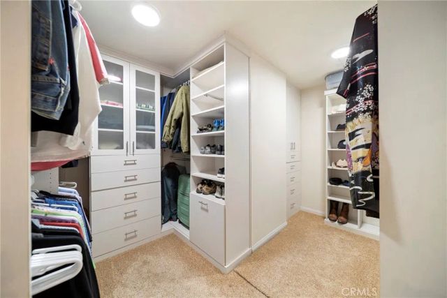 18730 Hatteras 31, Tarzana, CA 91356