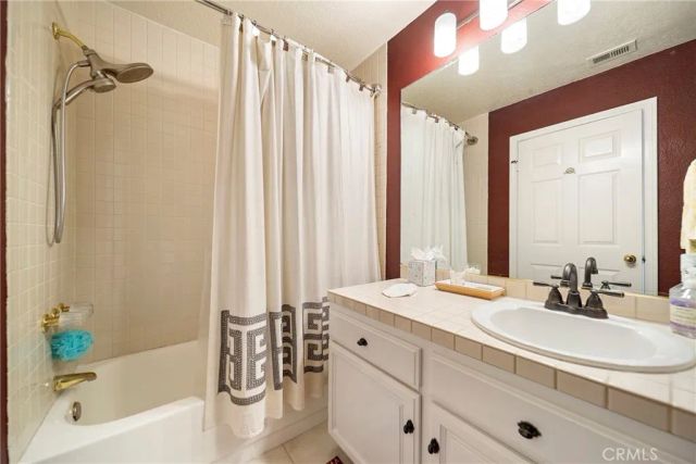 18730 Hatteras 31, Tarzana, CA 91356