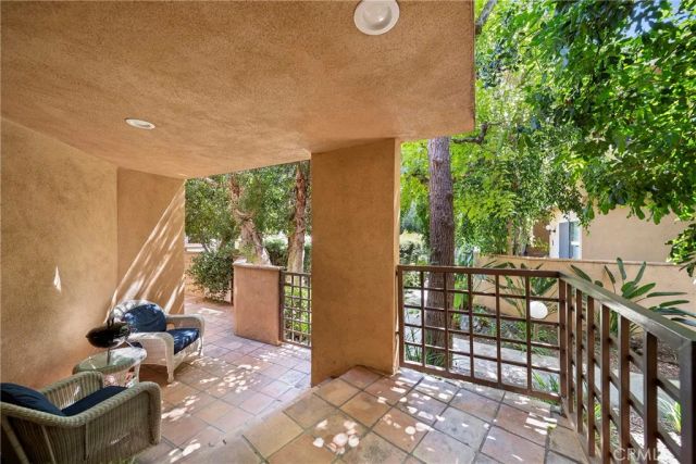 18730 Hatteras 31, Tarzana, CA 91356