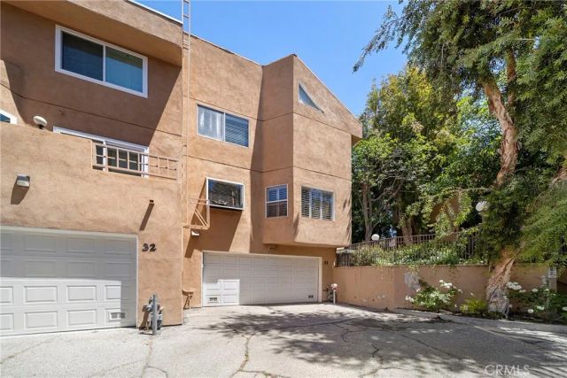 18730 Hatteras 31, Tarzana, CA 91356
