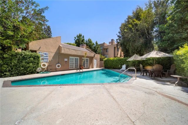 18730 Hatteras 31, Tarzana, CA 91356