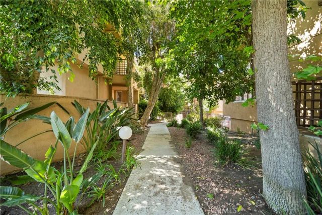 18730 Hatteras 31, Tarzana, CA 91356