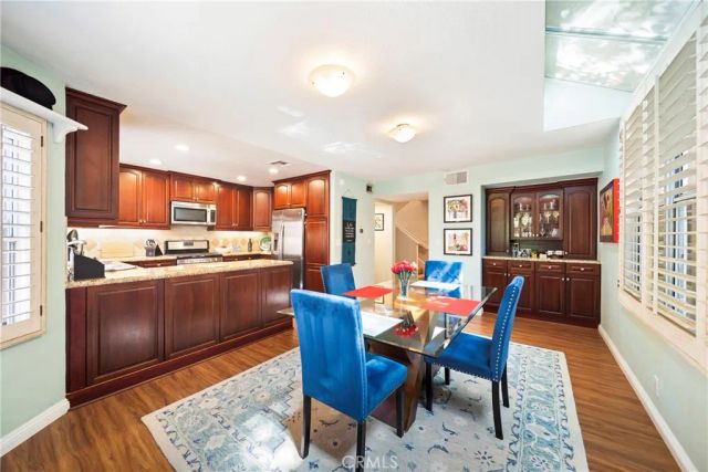 18730 Hatteras 31, Tarzana, CA 91356