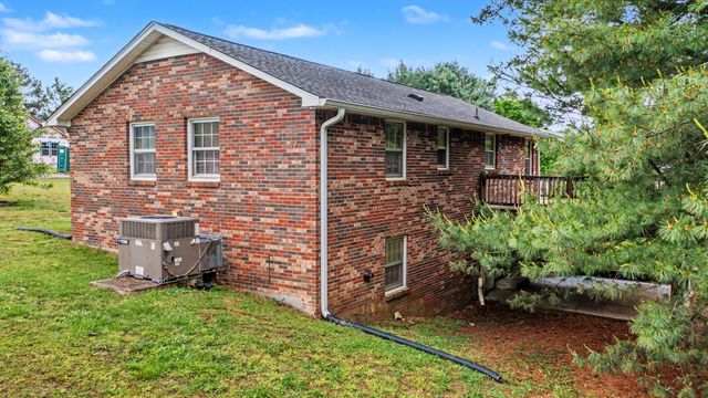 109 Phillips St, Charlotte, TN 37036