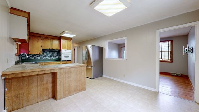 109 Phillips St, Charlotte, TN 37036