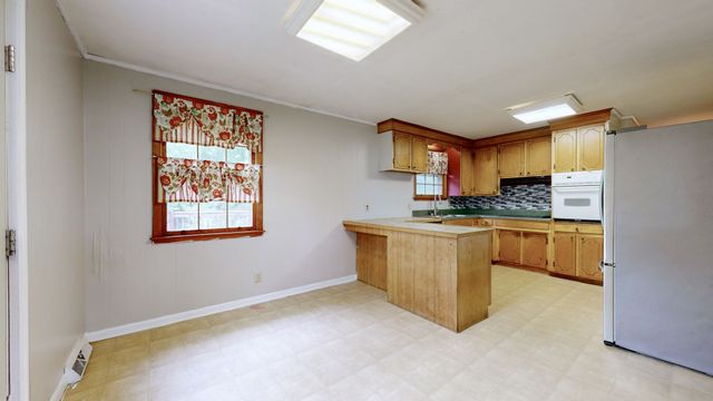 109 Phillips St, Charlotte, TN 37036