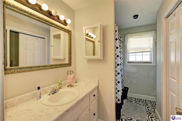 930 Fort Avenue, Vine Grove, KY 40175