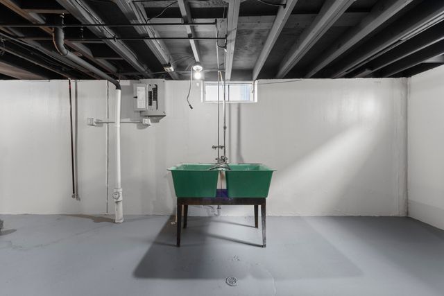 32304 Hazelwood Street, Westland, MI 48186