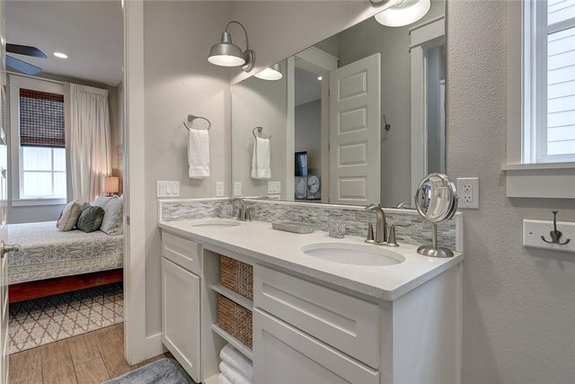 111 Still Water Dr, Port Aransas, TX 78373