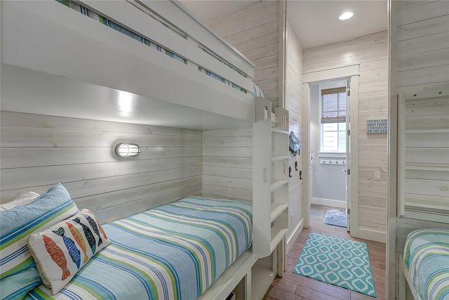 111 Still Water Dr, Port Aransas, TX 78373