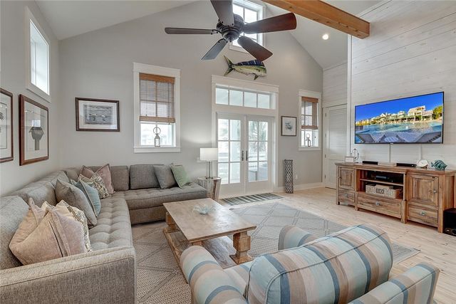 111 Still Water Dr, Port Aransas, TX 78373