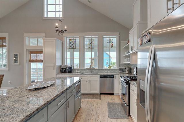 111 Still Water Dr, Port Aransas, TX 78373