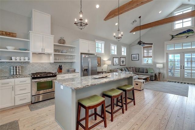 111 Still Water Dr, Port Aransas, TX 78373