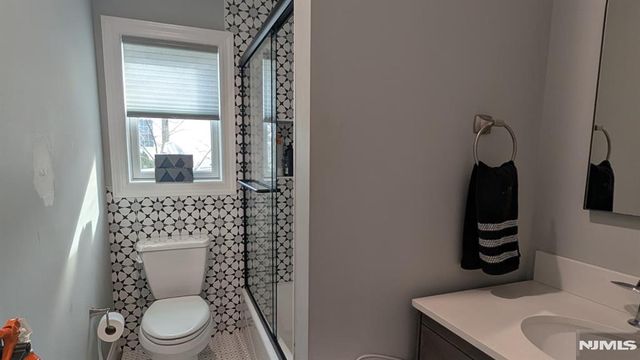 129 Wilbur Road, Bergenfield, NJ 07621